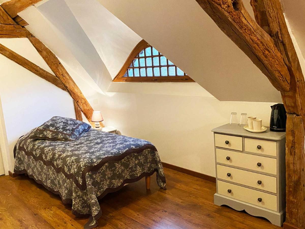 Le Moulin De Pasnel Bed & Breakfast Monteaux Bagian luar foto
