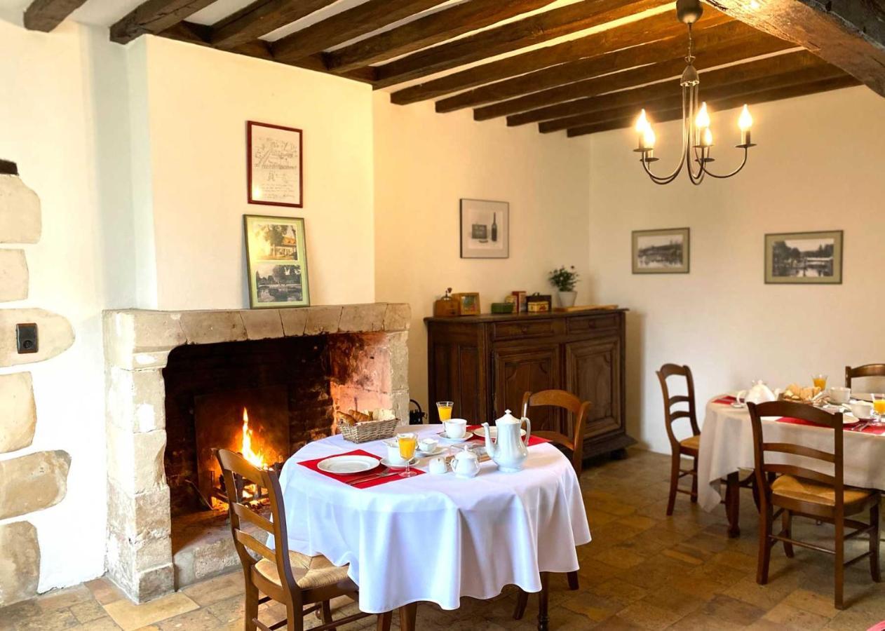 Le Moulin De Pasnel Bed & Breakfast Monteaux Bagian luar foto